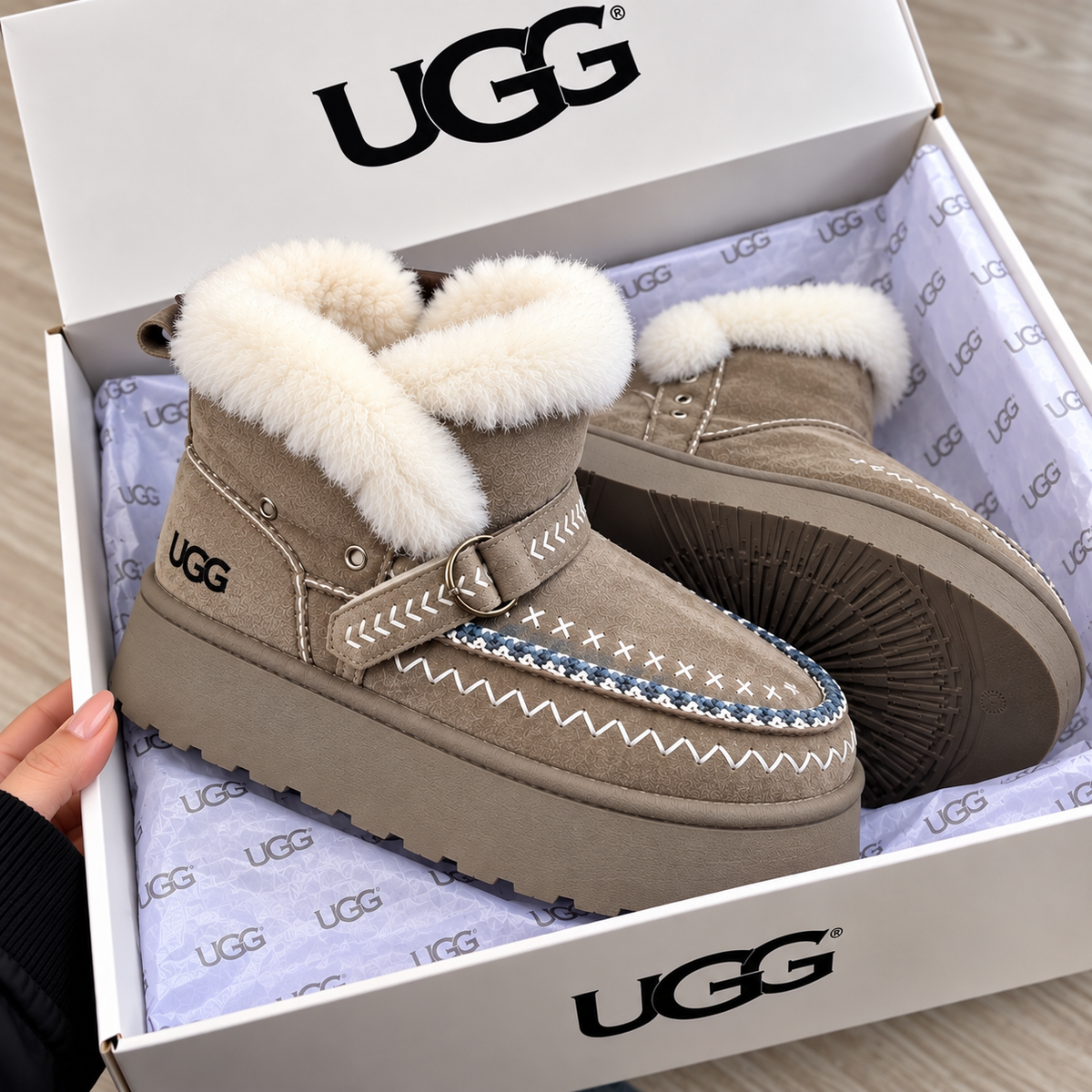 A Ugg 3 culori +Vrf colet gratis
