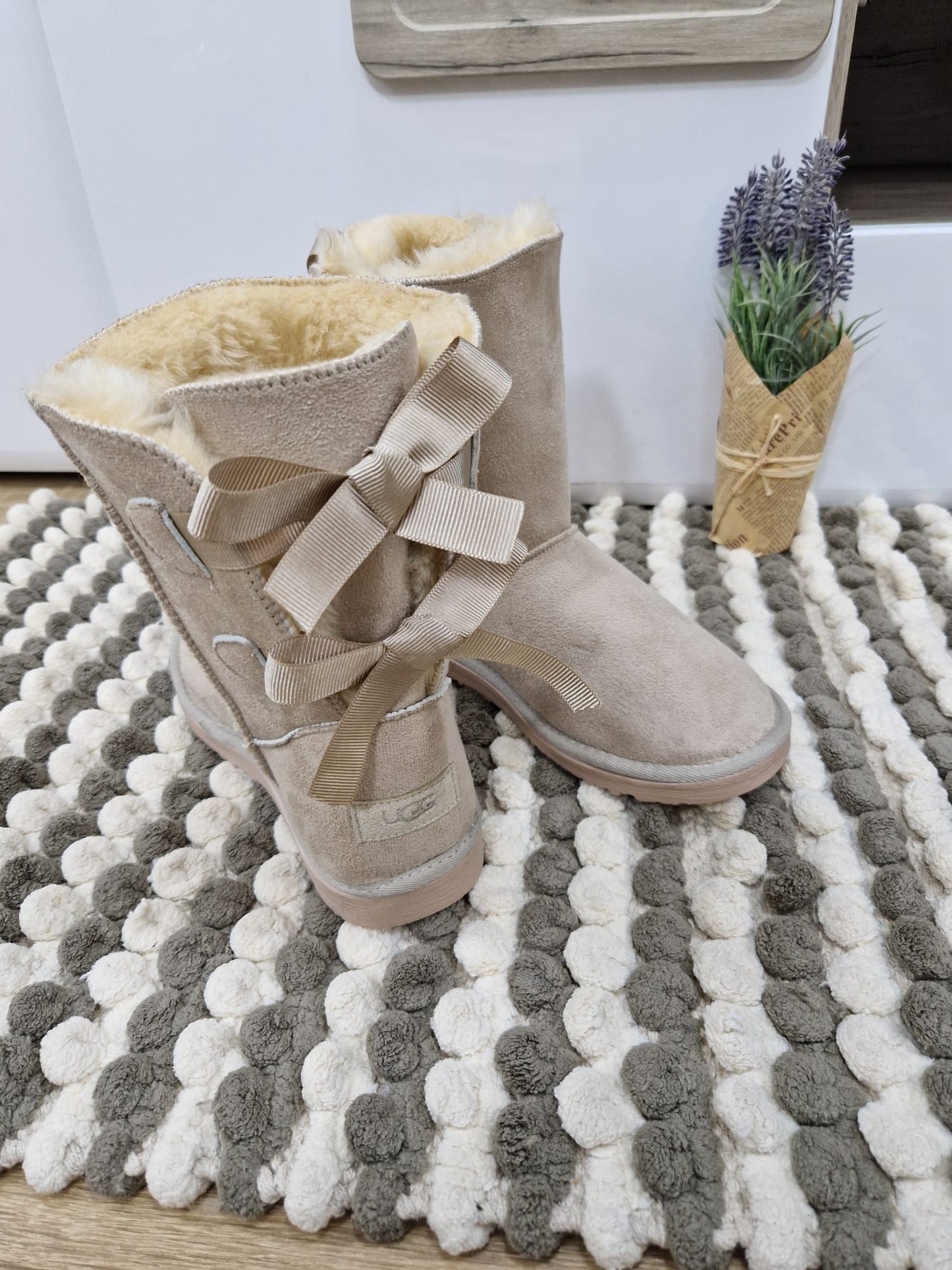 A       Ugg fundita +Verificare colet