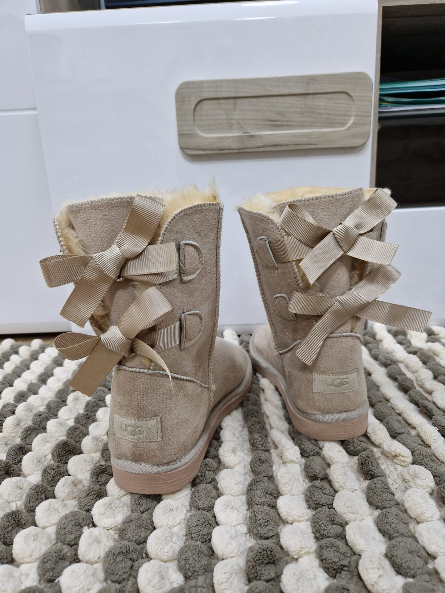 A       Ugg fundita +Verificare colet