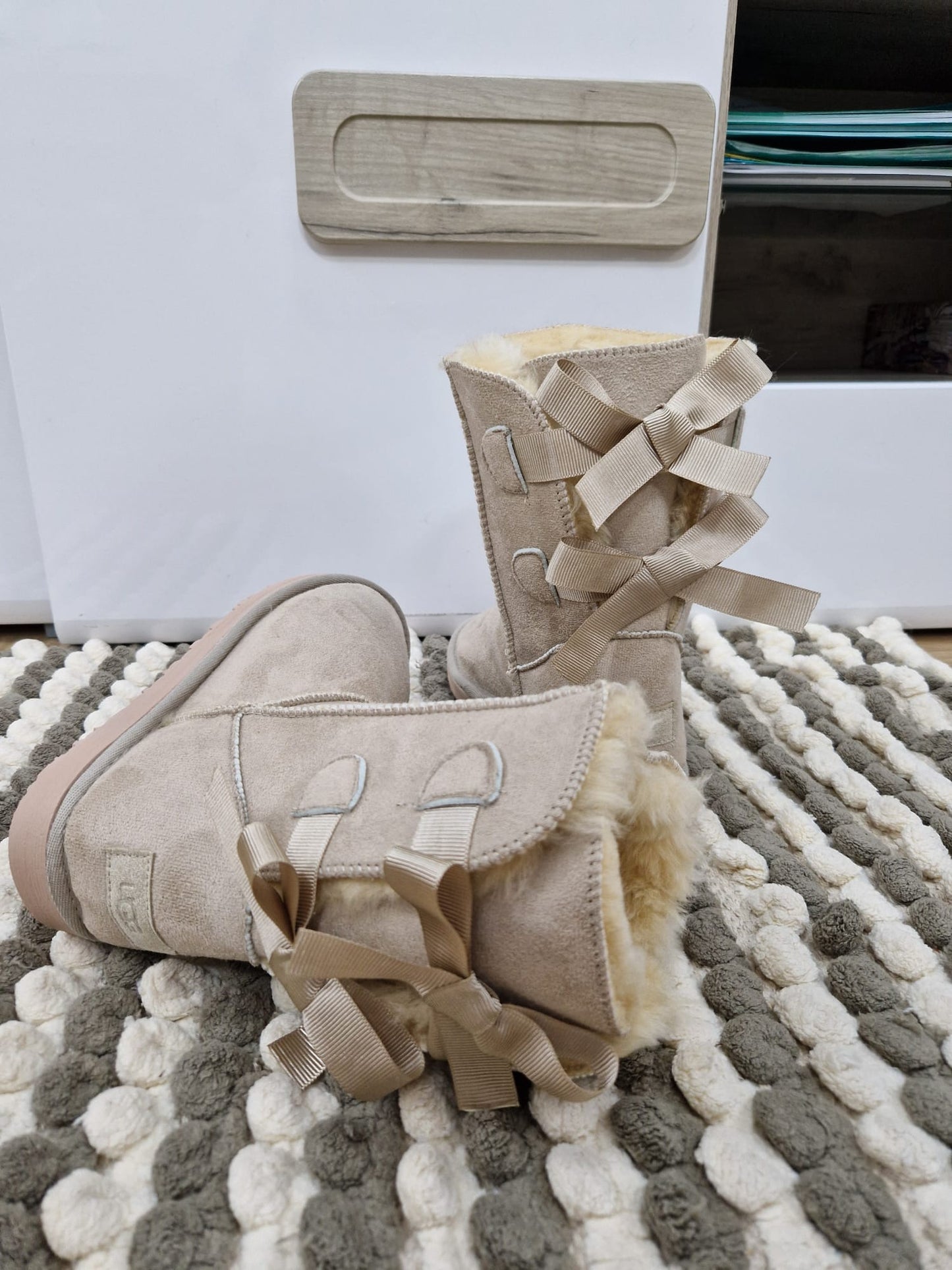 A       Ugg fundita +Verificare colet