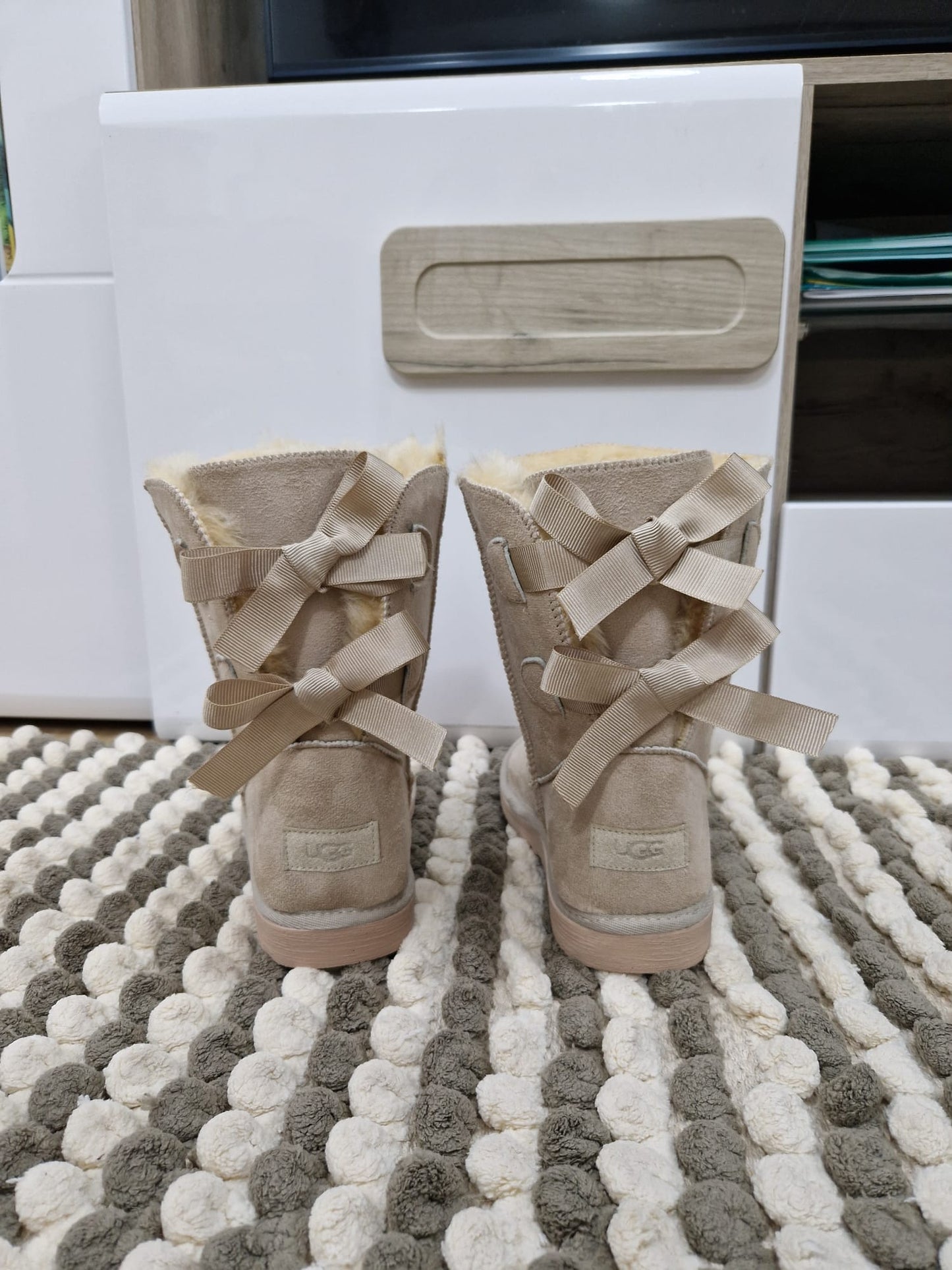 A       Ugg fundita +Verificare colet